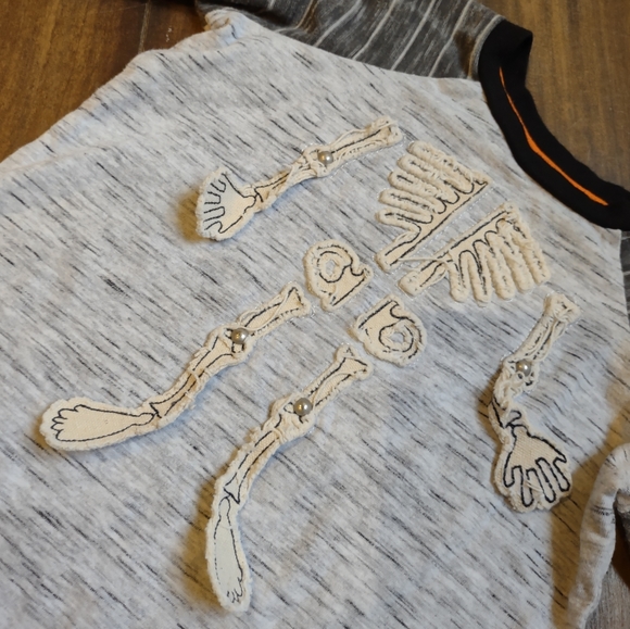 3/$20 mud pie • skeleton graphic long sleeve tee - Picture 1 of 4